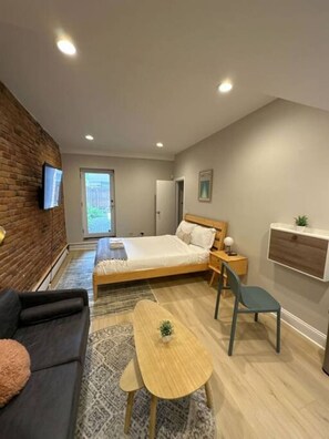 1 bedroom, desk, iron/ironing board, WiFi - Vibrant Studio! | Minutes from Back Bay (Boston)