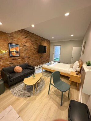 1 bedroom, desk, iron/ironing board, WiFi - Vibrant Studio! | Minutes from Back Bay (Boston)