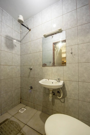 Toallas, jabón, papel de baño 