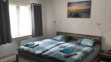 Iron/ironing board, internet, bed sheets