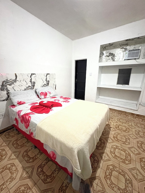 1 bedroom, WiFi, bed sheets