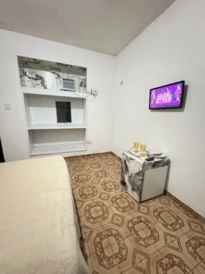 1 bedroom, WiFi, bed sheets - Private room in downtown Manaus 103 (Manaus)