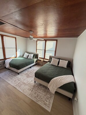 2 bedrooms, WiFi, bed sheets - 12th Street Retreat I Walk to Downtown (Austin)