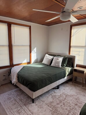 2 bedrooms, WiFi, bed sheets - 12th Street Retreat I Walk to Downtown (Austin)