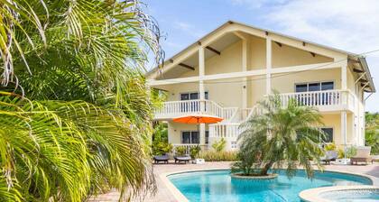 Wayaca Resort with Pool & Jacuzzi - Ultimate Getaway in Jan Thiel, Curacao
