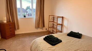 2 bedrooms, iron/ironing board, WiFi, bed sheets