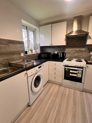 Stylish 2-bedroom apartment in peaceful Manchester neighbourhood