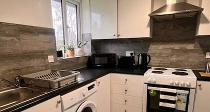 Stylish 2-bedroom apartment in peaceful Manchester neighbourhood