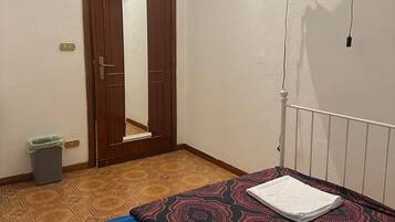 Dormitorio condiviso, 1 camera da letto | Servizio della camera
