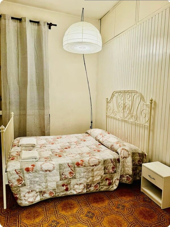 Shared Dormitory, 1 Bedroom | 1 bedroom - Room-b&b Fantasia Camera 2 (Bologna)