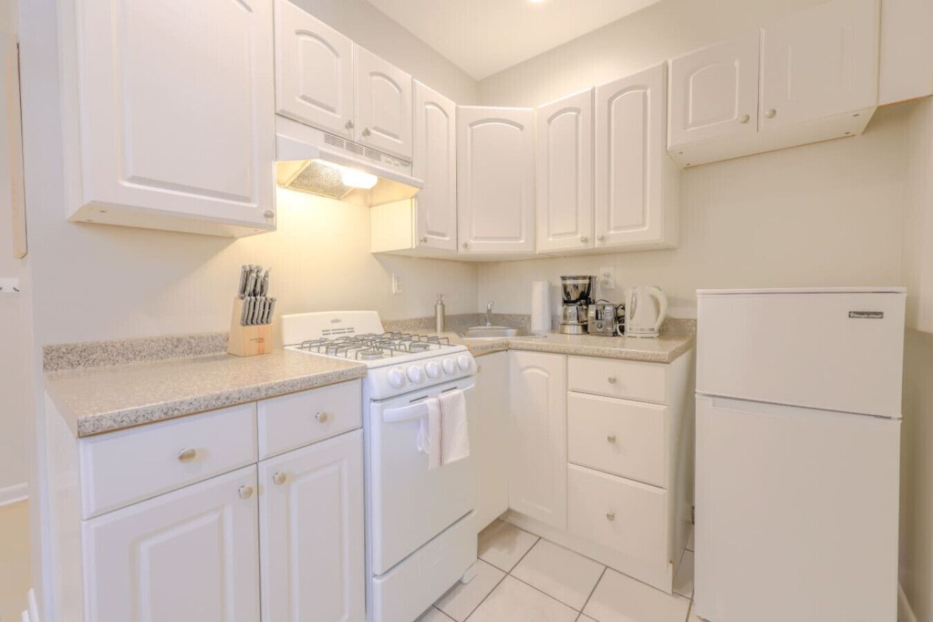 Oven, stovetop, coffee/tea maker, toaster