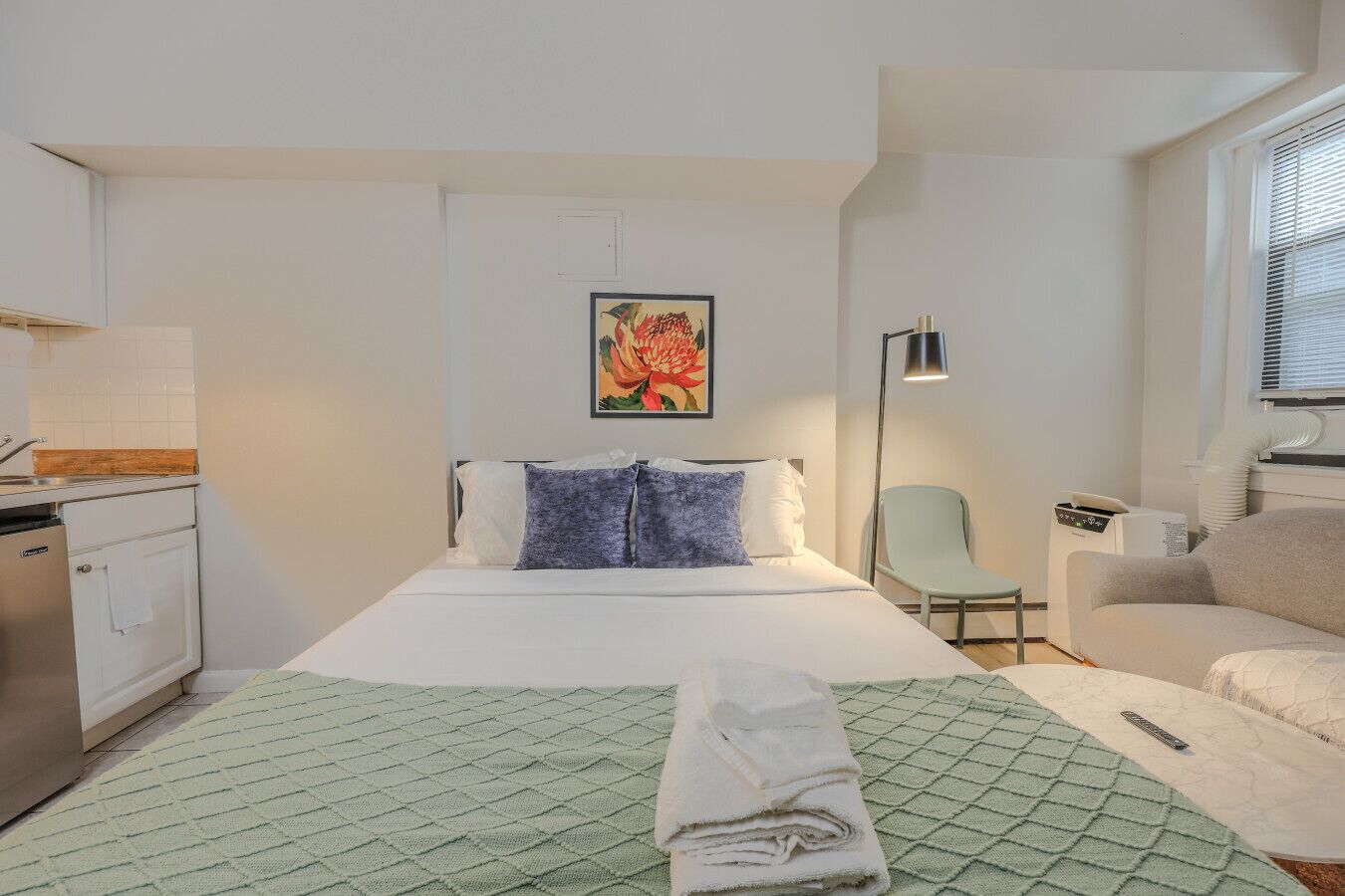 デスク、アイロン / アイロン台、WiFi、ベッドシーツ