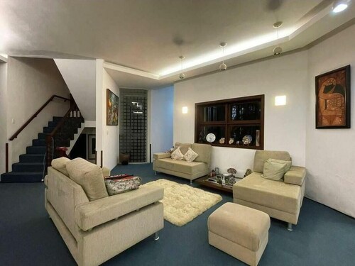 HIGH-END CONDO SECTOR