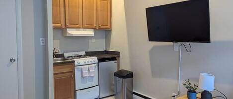 Four, plaque de cuisson, lave-vaisselle, cafetière/bouilloire