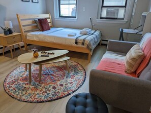 Desk, iron/ironing board, WiFi, bed sheets - South End Serene Studio (Boston)