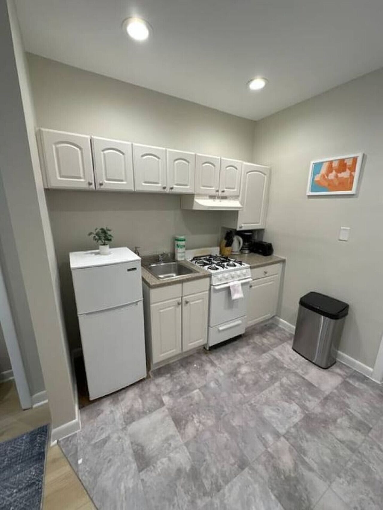 Ofen, Wasserkocher mit Kaffee-/Teezubehör, Kochgeschirr/Geschirr/Besteck