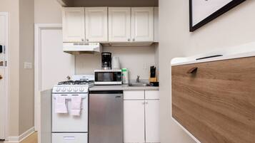 Oven, stovetop, coffee/tea maker, toaster