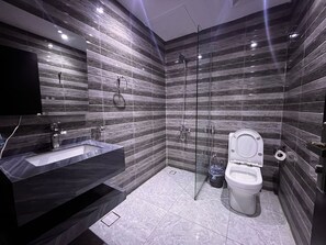 Hårtørrer, håndklæder, Sæbe, Toiletpapir