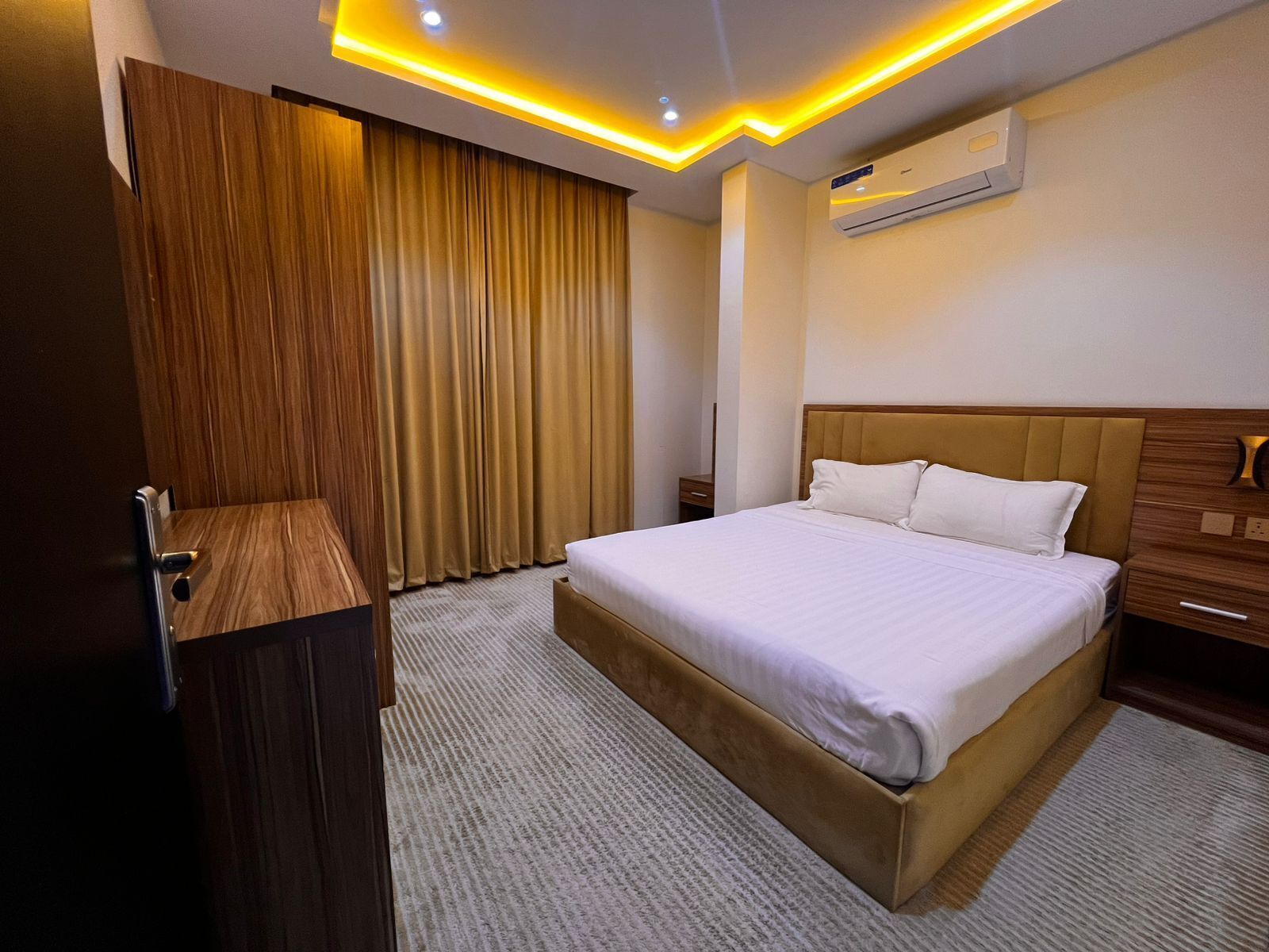 2 bedrooms, iron/ironing board, Internet, bed sheets