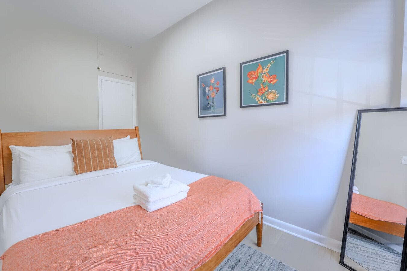 Desk, iron/ironing board, WiFi, bed sheets