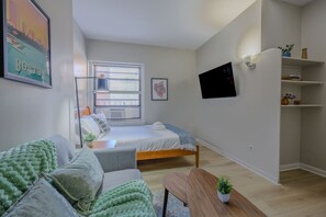 Iron/ironing board, WiFi, bed sheets - Modern South-End Studio Apt! (Boston)