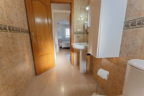 Shower, hair dryer, towels, toilet paper