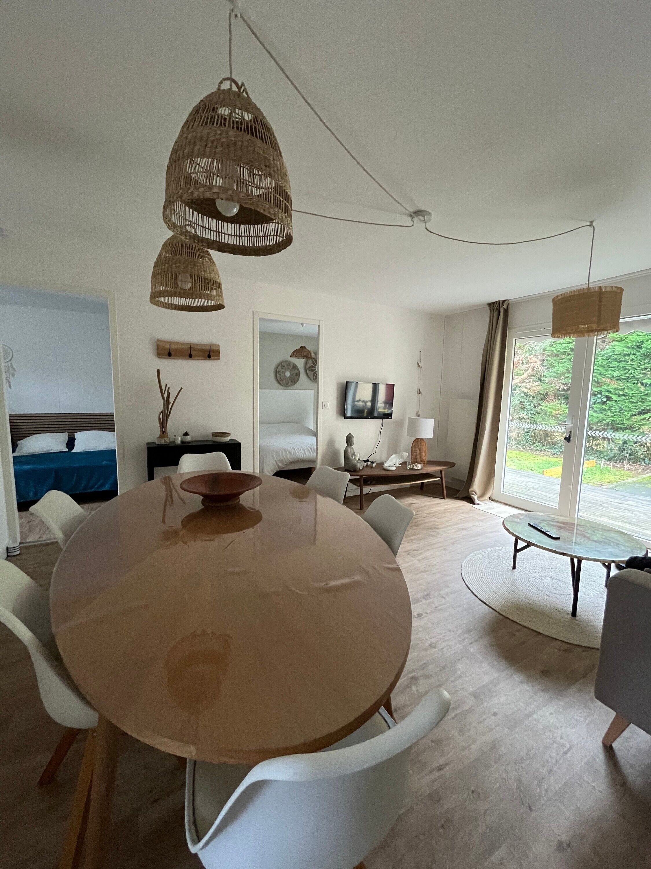 Tabla de planchar con plancha y wifi