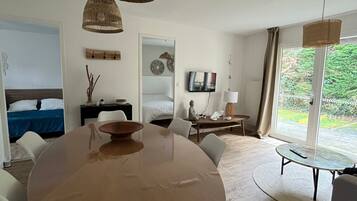 Tabla de planchar con plancha y wifi