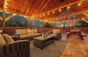 Outdoor dining - Amazing Luxury NEW 8bdrm Cabin-Pool-Arcades-Gazebo (Sevierville)