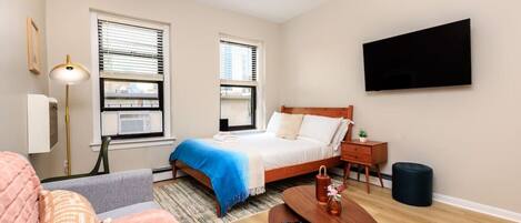 Bureau, fer et planche à repasser, Wi-Fi, draps fournis