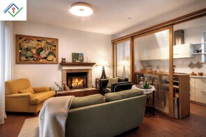 TV - Villa Emilia Private Pool Tuscan Villa with Views near Lucca (Lucca)
