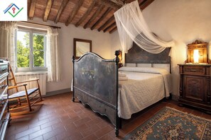 3 bedrooms, desk, iron/ironing board, travel cot - Villa Emilia Private Pool Tuscan Villa with Views near Lucca (Lucca)