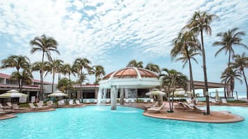 3 piscinas al aire libre