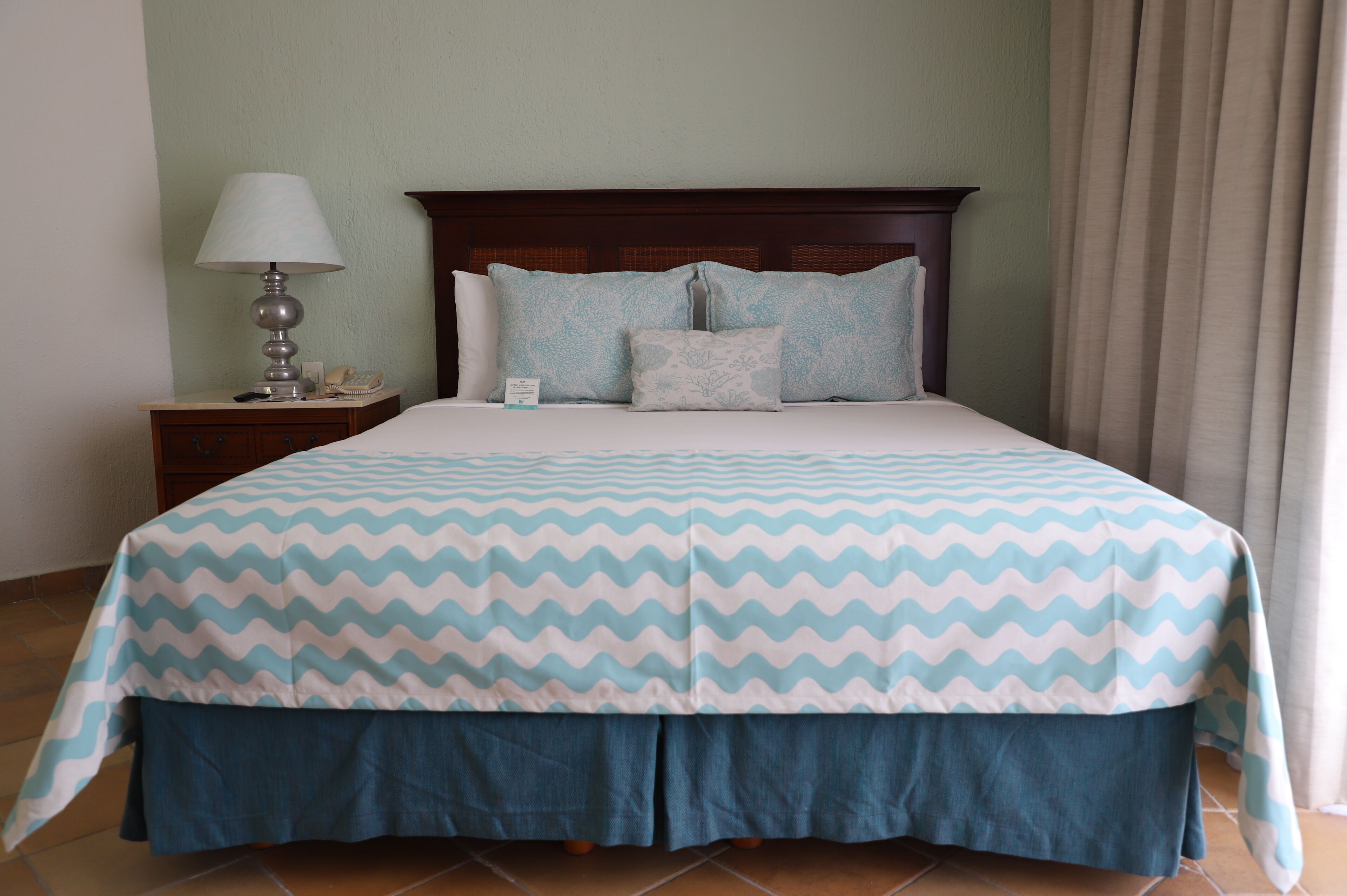 Elite King Garden View All Inclusive | Caja de seguridad en la habitación y tabla de planchar con plancha 