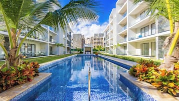 Outdoor pool, sun loungers