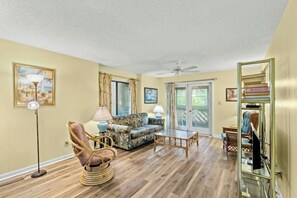 TV - Heron Pointe D2- 2BR/2BA- Pool, Hot Tub (Myrtle Beach)