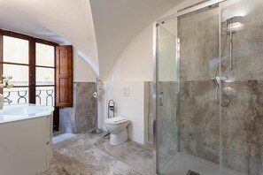 Hair dryer, towels, soap, toilet paper - Comfort Apartment in center of Florence (Firenze)