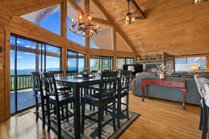 Dining - Ultimate Family Escape with Hot Tub, Game Room & Stunning Mountain Views (Blue Ridge)