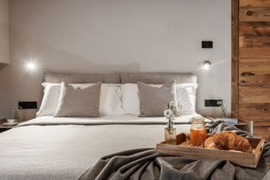 7 bedrooms, iron/ironing board, travel cot, free WiFi - Chalet Les Fleurs - Scenic Alpine Retreat with private wellness area and breathtaking views over the Pila valley (Gerdaz)