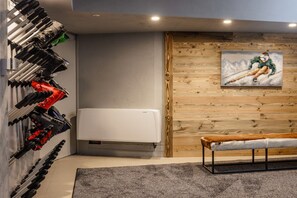 Interior - Chalet Les Fleurs - Scenic Alpine Retreat with private wellness area, Pila (Gerdaz)