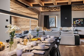 Dining - Chalet Les Fleurs - Scenic Alpine Retreat with private wellness area and breathtaking views over the Pila valley (Gerdaz)