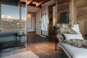 Interior - Chalet Les Fleurs - Scenic Alpine Retreat with private wellness area and breathtaking views over the Pila valley (Gerdaz)