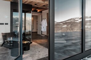 Outdoor dining - Chalet Les Fleurs - Scenic Alpine Retreat with private wellness area and breathtaking views over the Pila valley (Gerdaz)