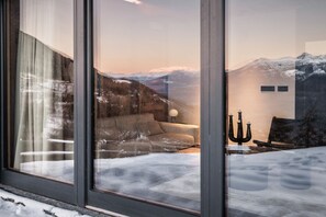 Interior - Chalet Les Fleurs - Scenic Alpine Retreat with private wellness area and breathtaking views over the Pila valley (Gerdaz)