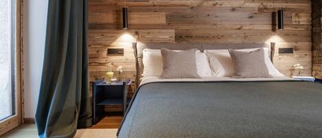 7 bedrooms, iron/ironing board, travel cot, free WiFi