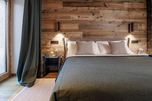 Chalet Les Fleurs - Scenic Alpine Retreat with private wellness area, Pila