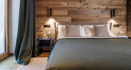 Chalet Les Fleurs - Scenic Alpine Retreat with private wellness area, Pila