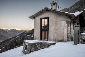 Exterior - Chalet Les Fleurs - Scenic Alpine Retreat with private wellness area and breathtaking views over the Pila valley (Gerdaz)