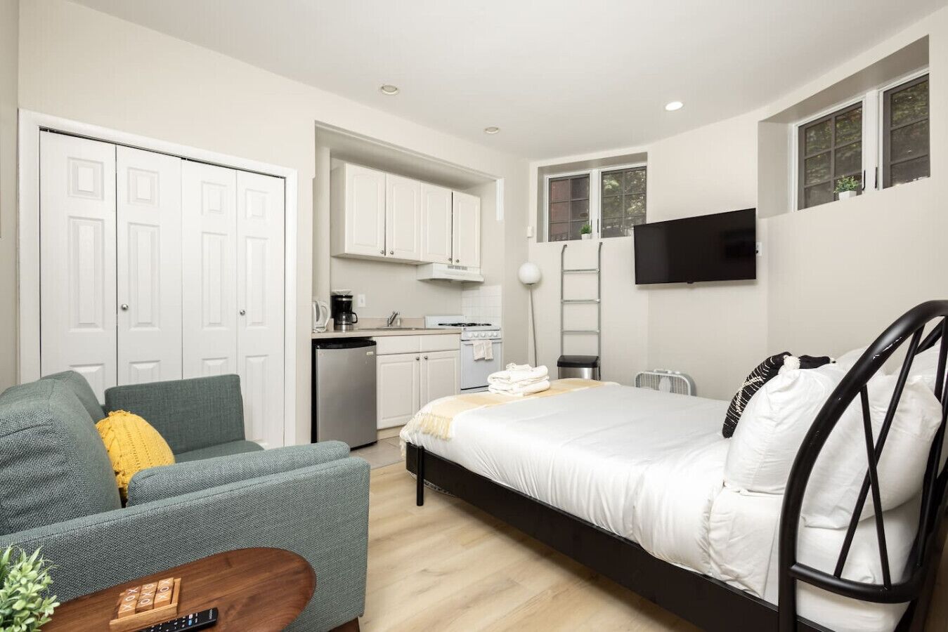1 habitación, tabla de planchar con plancha, wifi y ropa de cama 