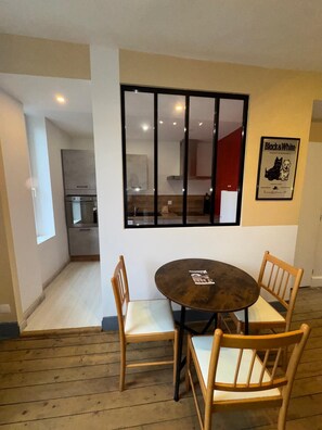 Dining - Hôtel des Cousines – Capucine Apartment (Nancy)